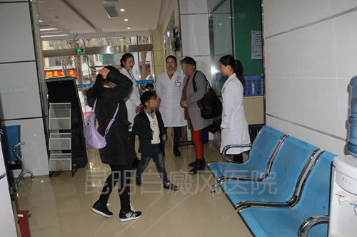 开春防复发专家联合会诊活动现场人气火爆