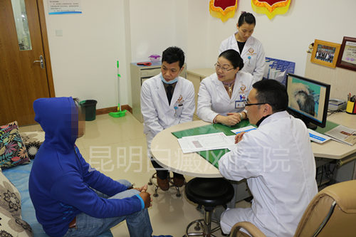 开春防复发专家联合会诊活动现场人气火爆